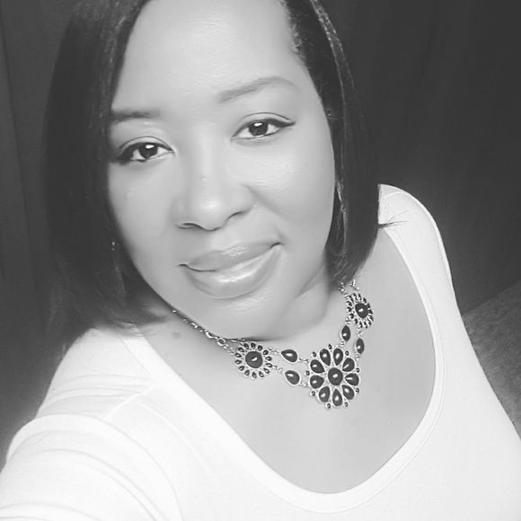 Meet your Posher, Sandy - Picture 1 of 1